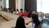 ZA VLASNICE  SEOSKIH IMANJA  5.000 MARAKA: Ministarstvo poljoprivrede Srpske podelilo podsticaje za samozapošljavanje žena