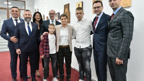 SRPSKA LISTA: Evo zbog koje su fotografije Kurtijevi mediji napali maloletnu decu Milana Radoičića