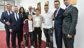 SRPSKA LISTA: Evo zbog koje su fotografije Kurtijevi mediji napali maloletnu decu Milana Radoičića