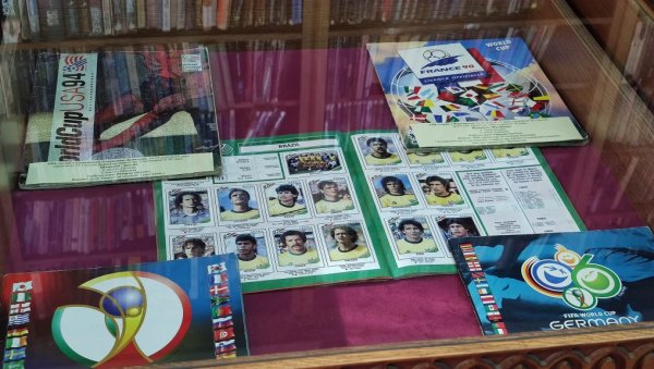 У СУСРЕТ МУНДИЈАЛУ: Изложба албума и сличица у врњачкој библиотеци