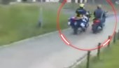 FILMSKA POTERA NA NOVOM BEOGRADU: Motorima protutnjali pored prolaznika - nasamario policajca i pobegao (VIDEO)