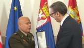 VUČIĆ ODLIKOVAO GENERALA HARISA: Predsednik Srbije se sastao sa komandantom Nacionalne garde Ohaja (VIDEO)