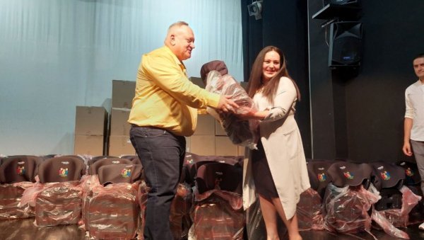 ПОКЛОНИ ОД ГРАДА: Бебе рођене у претходна четири месеца добиле ауто-седишта