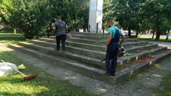 БОРЦЕ ОСЛОБОДИЛИ ОД КОРОВА: Врбашани уредили споменике који су постали ругло јер су их институције заборавиле
