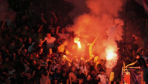 ХАОС У БЕЧУ: Српски навијачи дивљали на рукометној утакмици - полиција спречила сукоб два навијачка табора