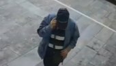 SNIMLJEN LOPOV U AKCIJI NA VOŽDOVCU: Obio vrata, pokupio plen pa pobegao - ako ga prepoznate, zovite policiju (FOTO)