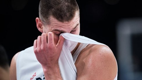 UTUČENI KOŠARKAŠI STIGLI U BEOGRAD: Orlovi se vratili kući nakon bolne eliminacije sa Evrobasketa