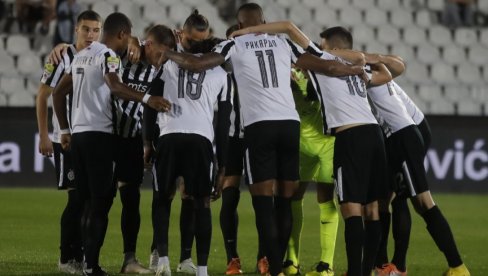 PARNI VALJAK PONOVO MELJE! Crno-bela rapsodija u Humskoj, Partizan konačno zablistao na svom stadionu