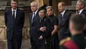 PRINCEZA ANA SE PO POSLEDNJI PUT POKLONILA MAJCI: Tužne scene u Škotskoj, porodica se oprašta od kraljice Elizabete (FOTO)