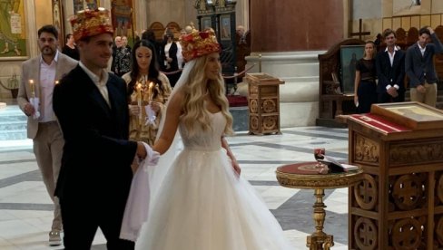SLAVLJE SE NASTAVILO U TIVTU: Đorđe Đoković i Saška Veselinov se venčali na plaži