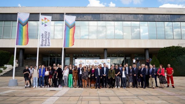 ПОЧЕО ЕВРОПРАЈД, ОДЛУКА ДРЖАВЕ О ЕВЕНТУАЛНОЈ ЗАБРАНИ СУБОТЊЕ ШЕТЊЕ СУТРА: Биће парада или протест