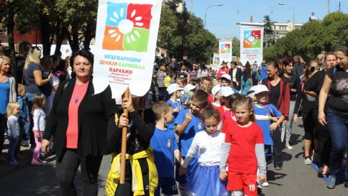 PARADA MLADOSTI NA CRNICI: Dečji karneval povodom Dana Paraćina