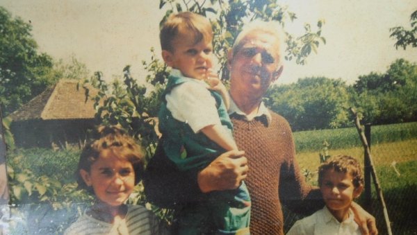 ОДЛАЗАК ЧУВЕНОГ ЛЕКАРА ВРАТИО СЕЋАЊЕ НА ЗЛОЧИН АЛБАНАЦА: Кривокапић једини стао уз Мартиновића док су Срби срамотно ћутали