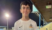 TRINAESTOGODIŠNJAK ISPISAO ISTORIJU: Tinejdžer iz Severne Irske postao najmlađi fudbalski profesionalac na Ostrvu (FOTO/VIDEO)