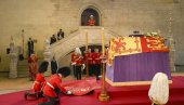 СКАНДАЛ У ЛОНДОНУ: Председник Јерменије прекршио протокол приликом одавања почасти Елизабети Другој
