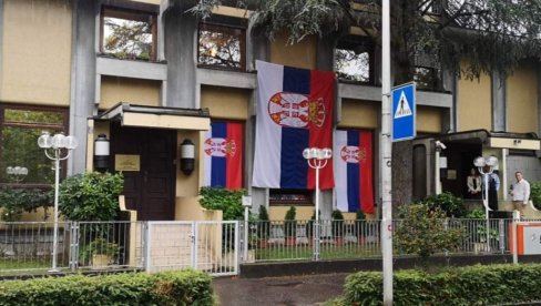 DAN SRPSKOG JEDINSTVA OBELEŽEN U SVETU: Srpske trobojke zavijorile se na svim kontinentima (FOTO)