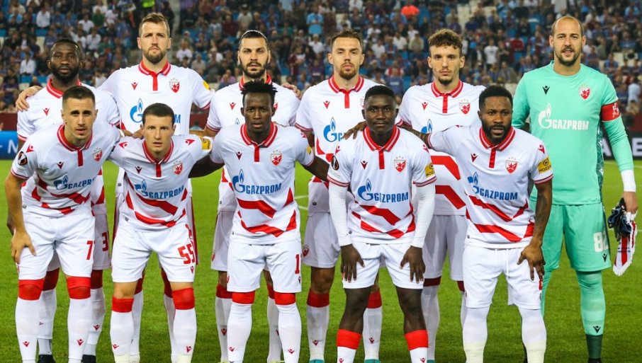 Crvena Zvezda Centreback Nemanja Milunovic Durante a Uefa Europa Liga Jogo  Ferencvaros Vs Crvena Zvezda 21 Imagem de Stock Editorial - Imagem de copo,  futebolista: 276544304