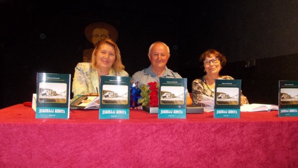 ДОЖИВЉАЈ ЖИВОТА: Промовисана књига Мирослава Митровића