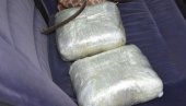 УХАПШЕНИ ДИЛЕРИ: Полиција пронашла торбу у којој су била два пакета дроге
