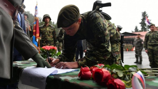 КОРАЦИМА СЛАВНЕ ИСТОРИЈЕ ПРЕДАКА: Војници генерације септембар 2022 положили заклетву