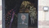 POSLEDNJA POČAST KORNELIJU KOVAČU: Ćerke uplakane, Bisera jedva stoji na nogama, prisutni mnogi iz sveta poznatih (FOTO)