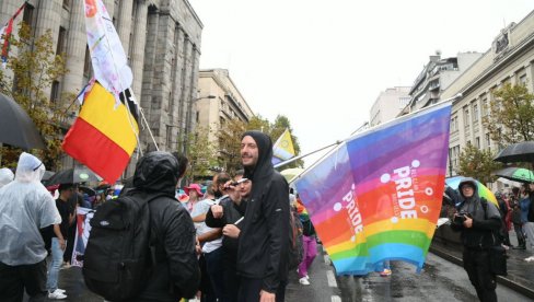 ХОЋЕ ДА ИМ ПРИЗНАЈУ СТРАНЕ ГЕЈ БРАКОВЕ: Уочи параде поноса заказане за сутра у Београду