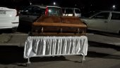 БИЗАРНО: Секли торту у облику мртвачког сандука - одржана Гробаријада у Нишу (ФОТО/ВИДЕО)