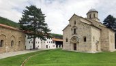 UTEHU OVDE I ALBANCI NALAZE: Manastir Visoki Dečani odoleva nedaćama i pruža oslonac ovdašnjem narodu (FOTO)