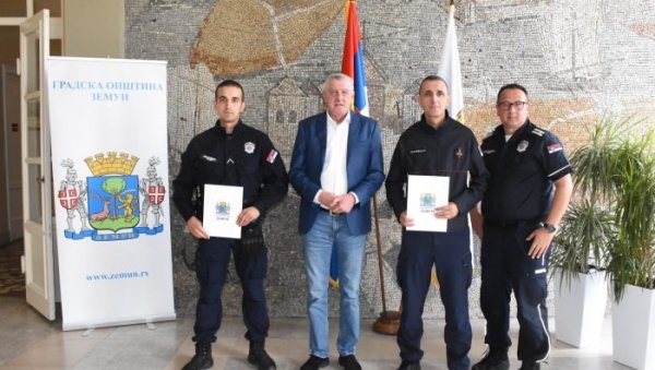 ГО ЗЕМУН НАГРАДИЛА ПОЛИЦАЈЦА И ВАТРОГАСЦА: Најбољи Иванов и Жарков