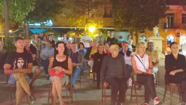 ПРАЗНИК ПОЕЗИЈЕ И ПРОЗЕ: Црногорском књижевном лету снажан печат дао фестивал у Никшићу Ауто(р) на корзу