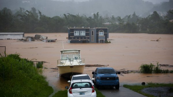 УРАГАН ФИОНА ОПУСТОШИО ОСТРВО: Око 80 одсто потрошача у Порторику без струје, 4 погинулих (ФОТО)