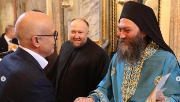 ЧАСТ МИ ЈЕ БИТИ СА НАРОДОМ И СВЕШТЕНСТВОМ: Градоначелник Вучевић на обележавању славе Мала Госпојина (ФОТО)