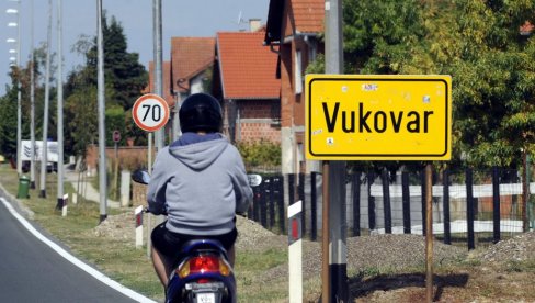 POČELO RUŠENJE SRPSKIH SPOMENIKA U HRVATSKOJ Savo Štrbac za Novosti: Hrvatska se pretvara u Tompsonizaciju