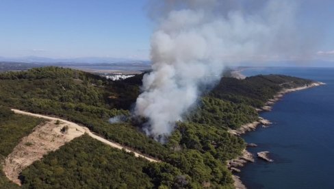 EVAKUISANO 600 LJUDI: Požari na Sardiniji zahvatili severoističnu i južnu obalu