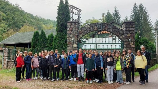 ЗАВРШЕНА ПОСЕТА ПРОФЕСОРКИ ИЗ ПОРТУГАЛА: Параћинска школа у пројекту “Еразмус плус (фото)