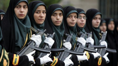 NAPETO U IRANU: Ženska policija na ulicama u borbi protiv demostranata