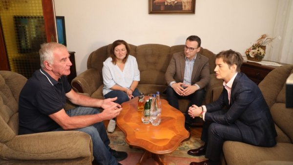THE PRIME MINISTER VISITED THE FAMILY OF NIKOLA NEDELJKOVIC: The government and the president will not remain silent on the injustices against the Serbs