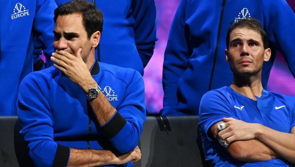 ДРЖАЊЕ ЗА РУКУ НАДАЛА И ПЛАКАЊЕ, ТО НИКАДА: Велики шампион исмејао Федерера после излива емоција у Лондону
