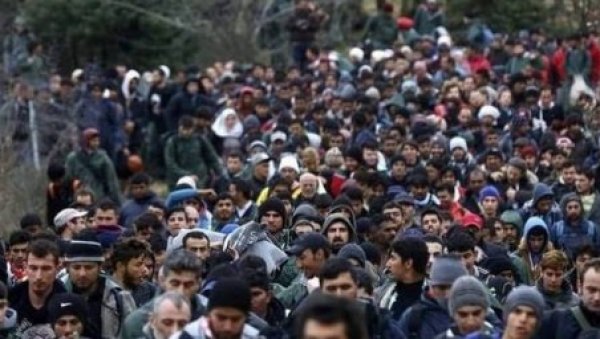 СПРЕМА СЕ МАСОВНИ УПАД НА ГРЧКУ ГРАНИЦУ: Око 100 000 миграната окупило се у Једрену (ФОТО)