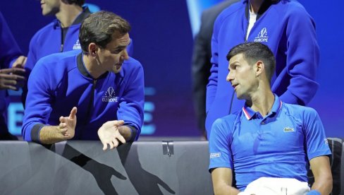 A KADA SU SE KAMERE UGASILE... Ono što je Novak Đoković uradio Rodžeru Federeru po okončanju Lejver kupa će se dugo pamtiti (FOTO)