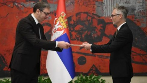 VUČIĆ POŽELEO DOBRODOŠLICU NOVIM AMBASADORIMA: Predsednik primio akreditive diplomatskih predstavnika Austrije i Belgije