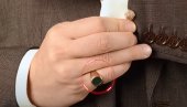 МНОГИ НОСЕ, А НЕ ЗНАЈУ: Шта симболизује прстен на малом прсту код жена, а шта код мушкараца