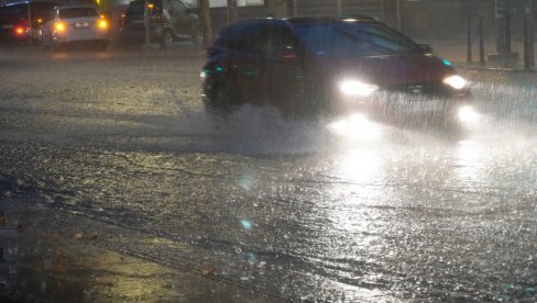 STRADAO MUŠKARAC U NEVREMENU U HRVATSKOJ: Jaka kiša izazvala poplave i probleme u saobraćaju u Rijeci