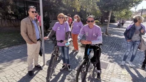 PODRŠKA ŽENAMA OBOLELIM OD RAKA DOJKE: Vožnja bicikala u Gradskom parku