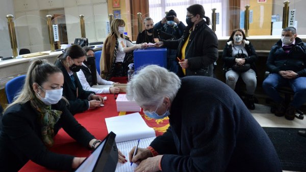 БИТКА ЗА ПОДГОРИЦУ: Предстојећи локални избори у 14 општина биће тест за парламентарне и председничке