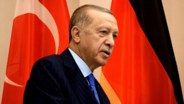 БЕРЛИН КАО МЕДИЈАТОР СУКОБА: Ердоган разговарао са Шолцом о немачкој позицији у турско-грчким односима