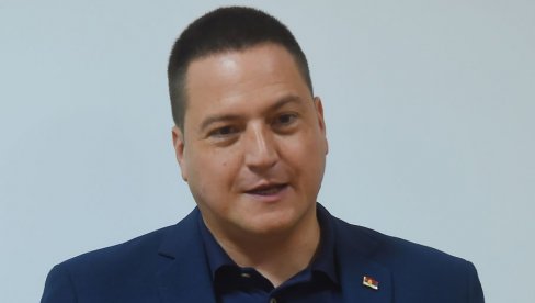 ШПИЈУНКА: Ни министар просвете Бранко Ружић не правда бежање са часова