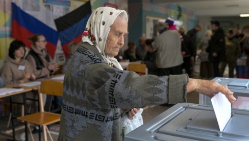 НАРОД СЕ ИЗЈАСНИО ЗА ПРИПАЈАЊЕ РУСИЈИ: Чека се реакција Запада после референдума становника дела Украјине