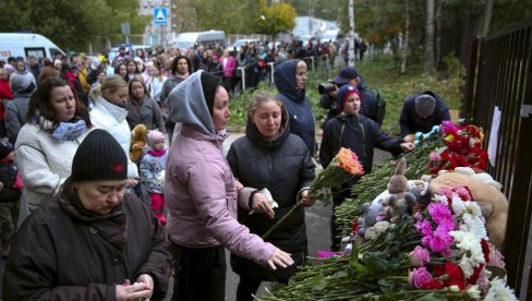 НА ШАРЖЕРИМА БИЛO ИСПИСАНO - МРЖЊА: Ижевск у шоку после масакра који је начинио Казанцев (34)