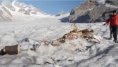 ОТКРИЛИ АВИОН КОЈИ ЈЕ НЕСТАО 1960: Рекордно топљење швајцарских глечера, појавила се стена која је била под ледом миленијумима